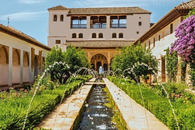 Guided tour to Alhambra with Generalife, Alcazaba and Carlos V - An In-Depth Look at the Tour