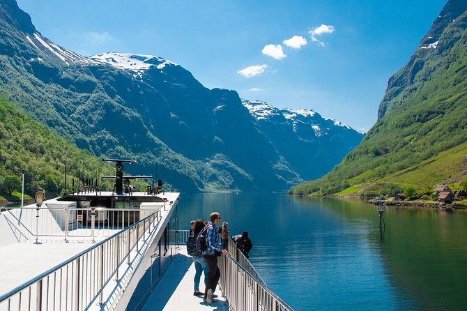 Guided tour - Viking Village, Nærøyfjord Cruise and Flåm Railway - An In-Depth Look at the Tour Itself