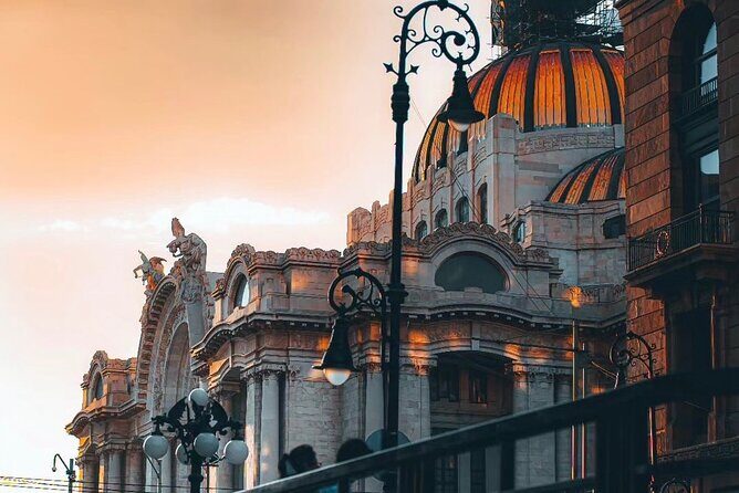 Guided Tour Visiting Historical Monuments at Night - Key Points