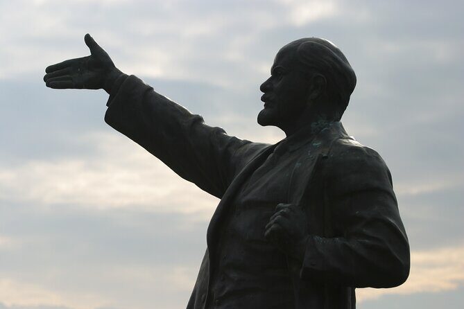 Guided Tour with Admission in Memento Park - FAQ