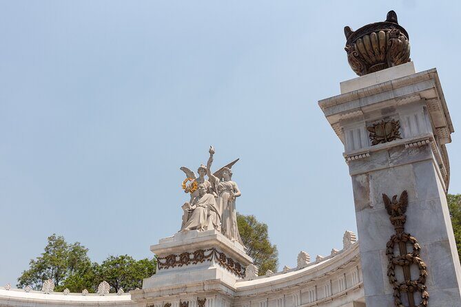Guided Tour Zócalo to Palaces, Churches and Pyramids - A Closer Look at the Tour