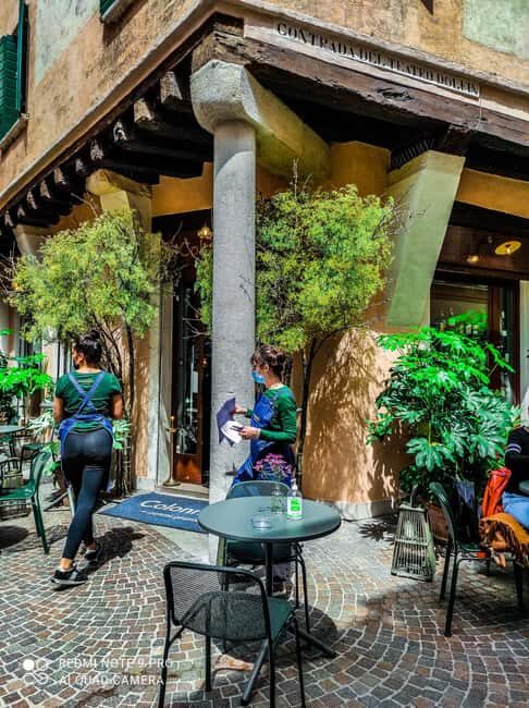 Guided walking tour of the city with must-see places - Who Should Sign Up?