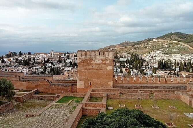Guided Walking Tour with Panoramic Views and Terraces of Granada - FAQ