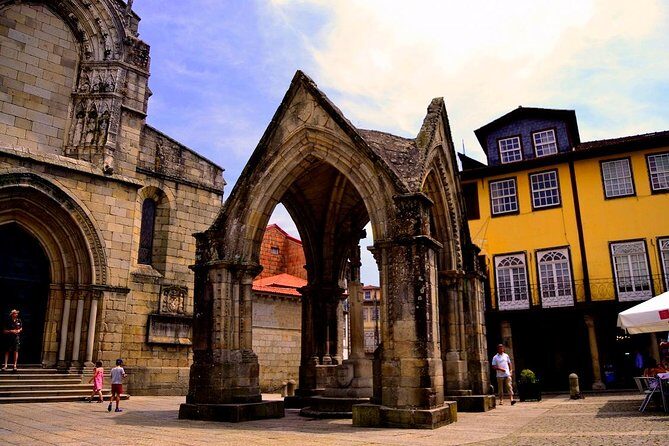 Guimarães & Braga Small Group Tour, Lunch & All Tickets included - The Itinerary in Detail