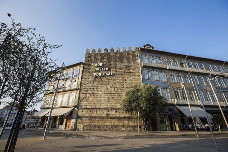Guimaraes Local Tours ; Visit the Castle , Palace and City - A Closer Look at the Experience