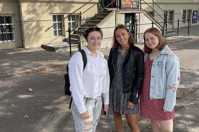 Hague: The Heart of Old Town Exploration Game and Tour - Key Points