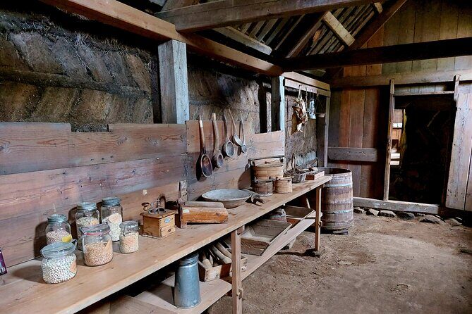 Half-Day Combo Tour to Goðafoss, Laufas and The Christmas House - FAQ