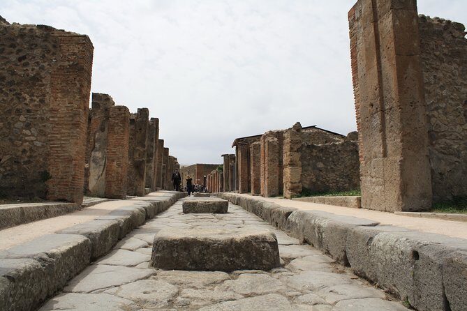 Half-Day Exclusive Private Tour of Pompeii and Herculaneum - The Experience: What to Expect