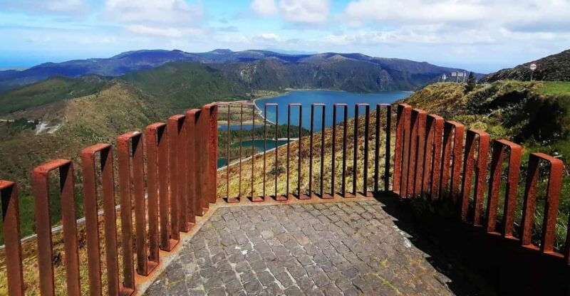 Half Day Fire Lake, Pineapple & Tea by SUV - FAQs