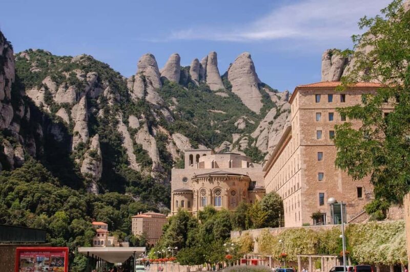 Half-Day Guided Tour of Montserrat & Sagrada Familia - Who Is This Tour Best For?