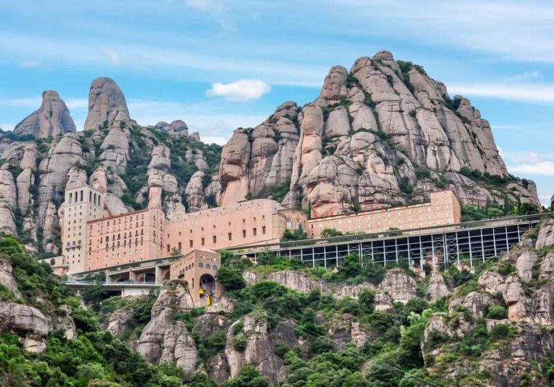 Half-Day Guided Tour of Montserrat & Sagrada Familia - FAQ