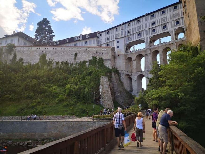 Hallstatt: Transfer to Prague via Cesky Krumlov with Tour - Exploring the Hallstatt to Prague Transfer with Cesky Krumlov Stop – A Practical and Enjoyable Day Trip