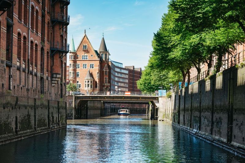 Hamburg: 1.5-Hour Harbor and Speicherstadt Day Cruise - Hafen-side landmarks plus shipyard territory: what to watch for