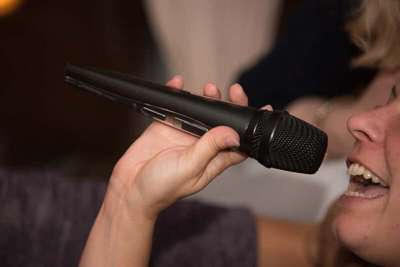 Hamburg: 1.5-Hour International Karaoke Bus Tour - FAQ