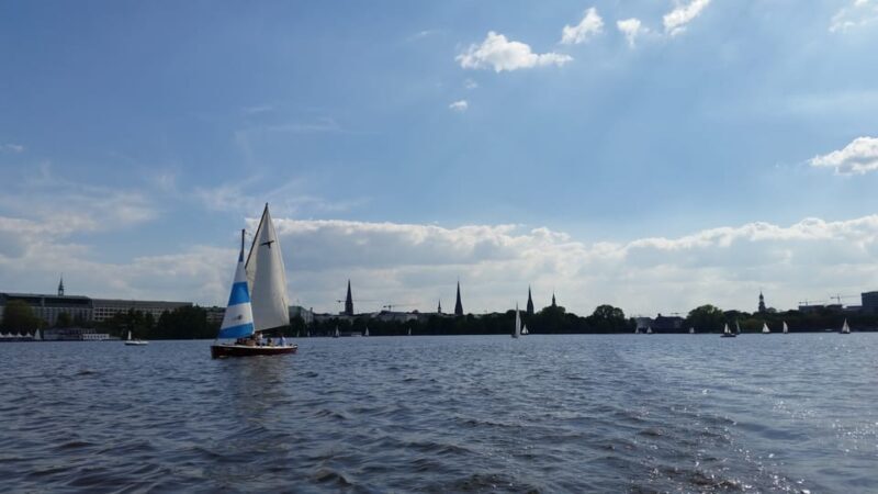 Hamburg: 1.5-Hour Sailing Sightseeing Tour on Aussenalster - The Sum Up