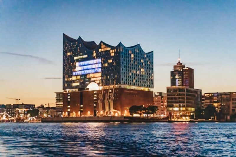 Hamburg: 1.5h Grand Harbor Evening Lights Cruise - Who Is This Tour Best For?