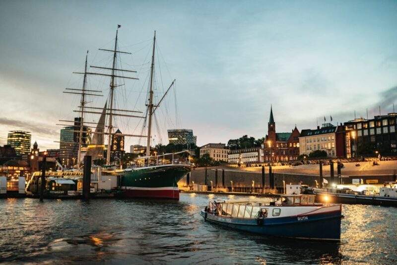 Hamburg: 1-Hour Evening Harbor Lights Cruise - Practical Details and What to Expect