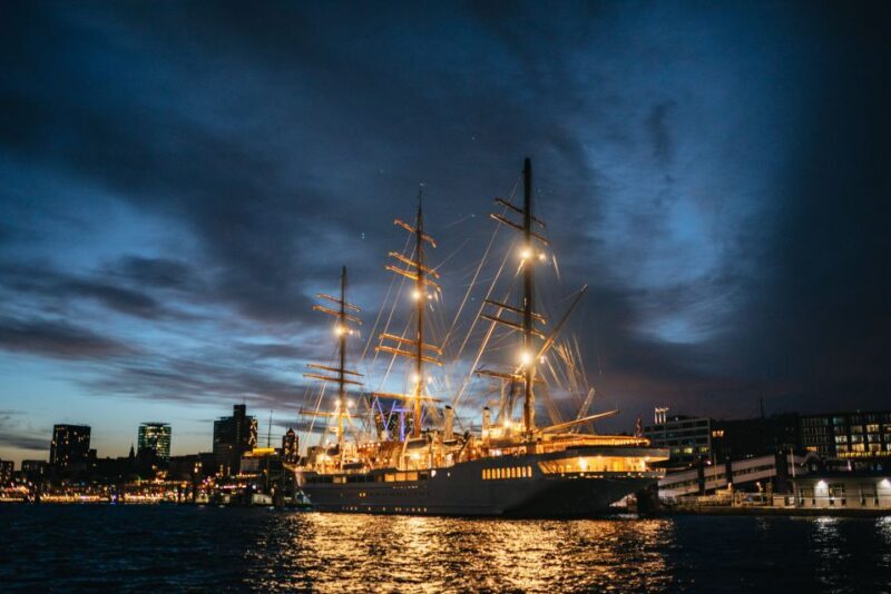 Hamburg: 1-Hour Evening Harbor Lights Cruise - The Reviewers Perspective