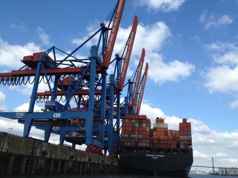 Hamburg: 1-Hour Harbor Cruise - Speicherstadt: Narrow Waterways and a Tide-Based Twist