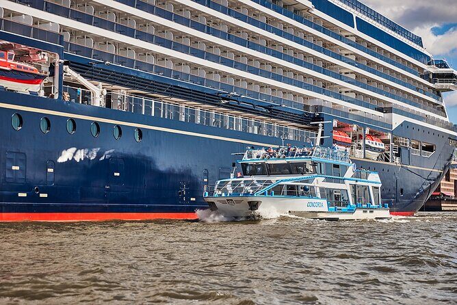 Hamburg: 2-hour harbor cruise - The Experience: Views, Atmosphere, and Accessibility