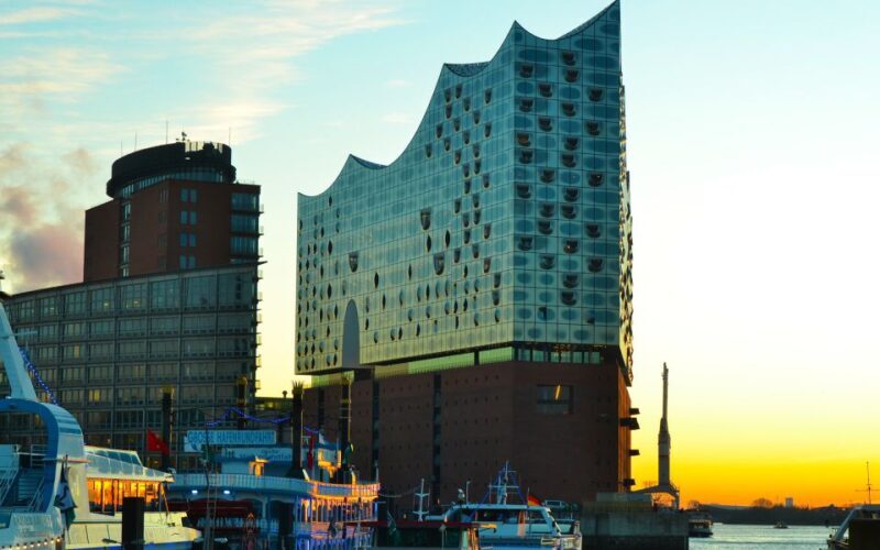 Hamburg: Elbphilharmonie Plaza, Highlights & Surroundings - Exploring the Tour Experience