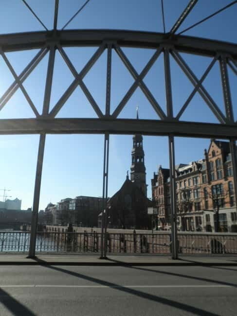 Hamburg: Exclusive Tour by Limousine with Chauffeur - The Sum Up