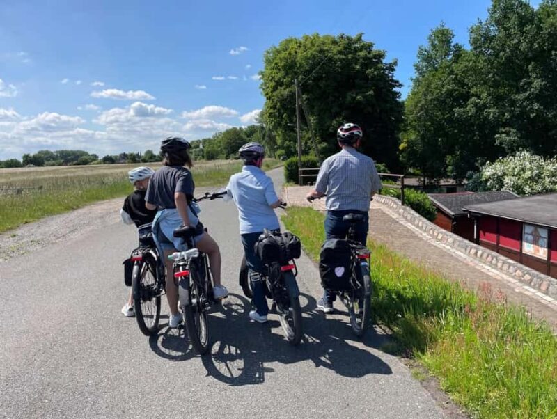 Hamburg Green Ring I 3-day e-bike tour - Day 2: Lakes, Waterways, and a Night of Local Culture