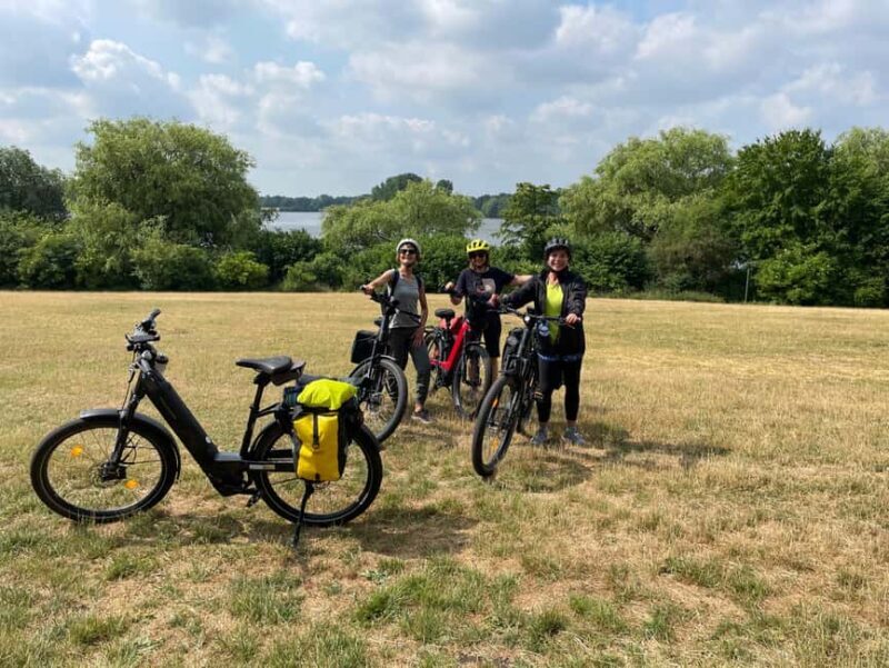 Hamburg Green Ring I 3-day e-bike tour - Day 3: Fruit, Ports, and Maritime Delights