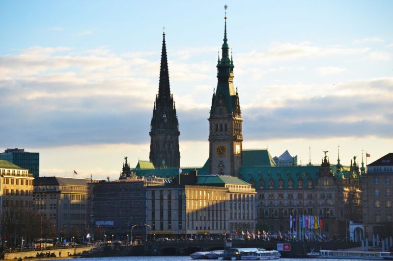 Hamburg: Hop-On Hop-Off Bus Tour Family Ticket - FAQ