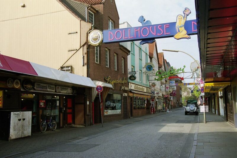 Hamburg: Line F Hop-On Hop-Off Bus and Boat Tour - Key Points