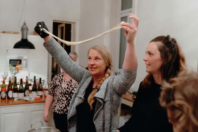 Hamburg: Mozzarella course with accompanying wines - The Meeting Point & Venue Details