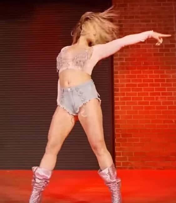 Hamburg: Private St. Pauli Night Tour with Musical Dancer - Final Thoughts