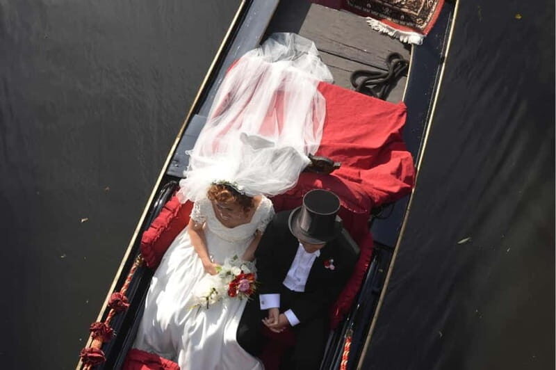 Hamburg: private Tour in the royal Venetian Alstergondel - Key Points