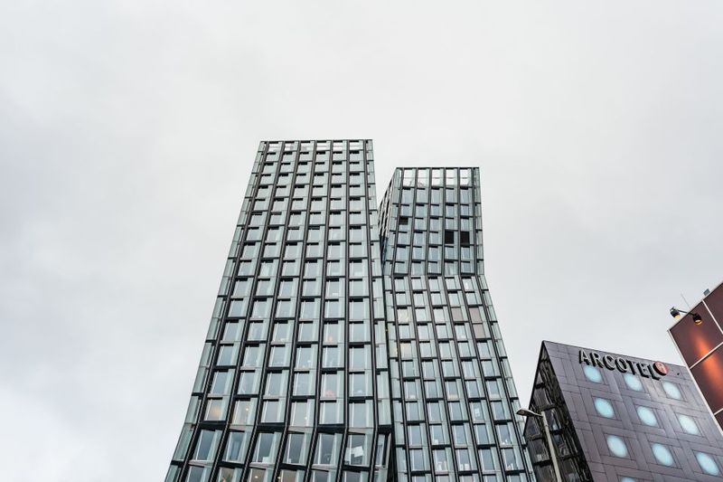 Hamburg: Reeperbahn Lust & Laster Tour for Adults Only - Herbertstraße (Men Only Segment): How the Tour Handles the Adult Neighborhood