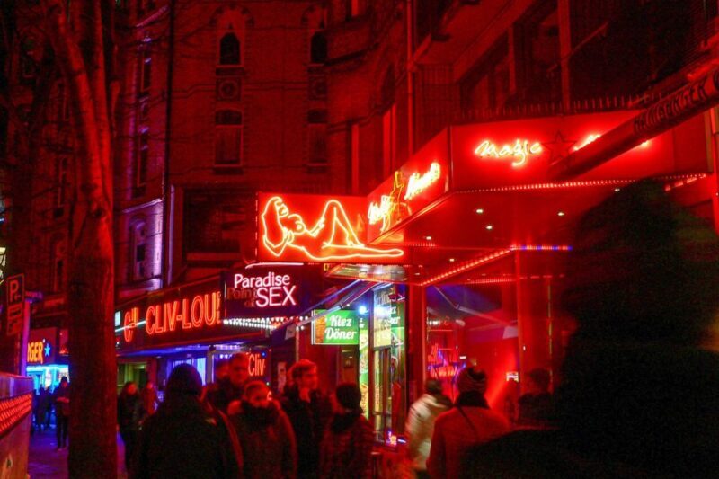 Hamburg: Reeperbahn Quickie, The Short & Sexy St. Pauli Tour - Who Will Love This Tour?