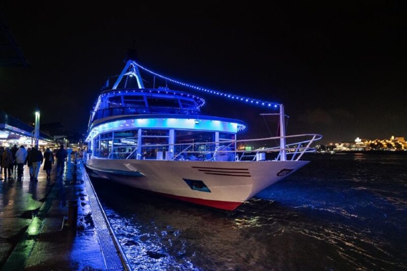 Hamburg: Saturday Night Boat Party - What Is the Hamburg Saturday Night Boat Party?