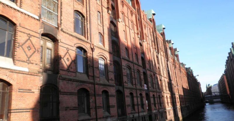 Hamburg: Speicherstadt & HafenCity 2-Hour Walking Tour - Key Points