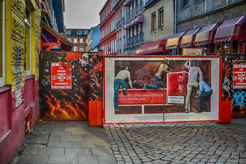 Hamburg - St. Pauli coffee klatch with ex dominatrix - perfect in rainy weather - Hamburg - St. Pauli coffee klatch with ex dominatrix: a candid peek into the Kiez