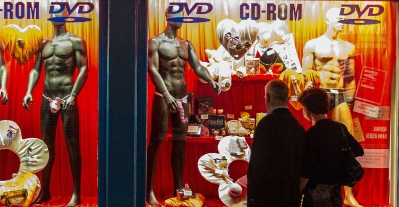 Hamburg: St. Pauli Highlights Guided Tour with Beer for 18+ - The Experience and Its Value