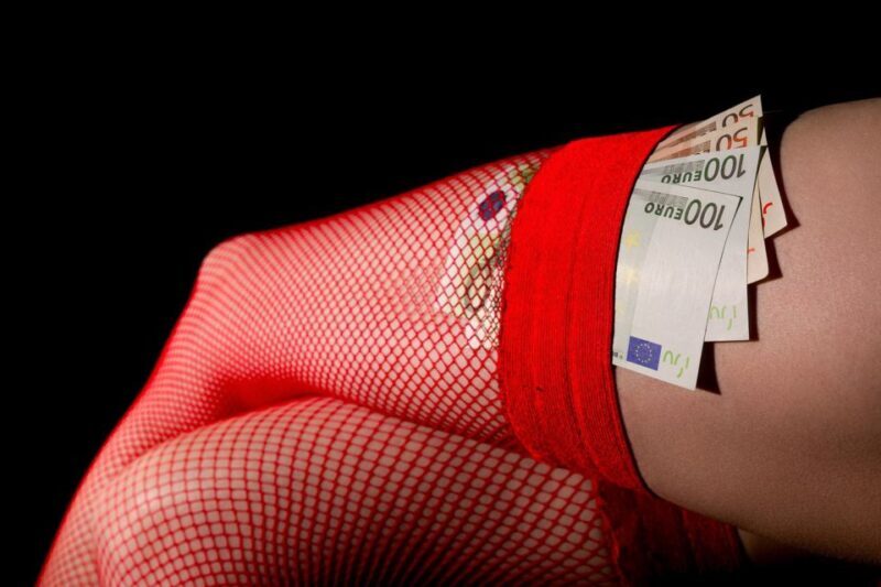 Hamburg: St. Pauli Highlights Guided Tour with Beer for 18+ - FAQ