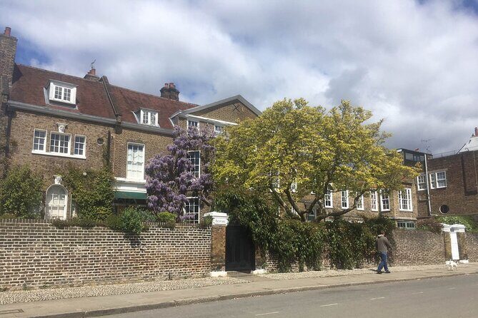 Hammersmith to Chiswick: A Self-Guided Audio Tour along the Riverside - Who is this tour best suited for?