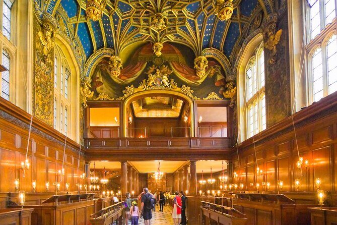 Hampton Court Guided Tour. Full day Access & High Tea - The Experience in Practice: Pros and Cons