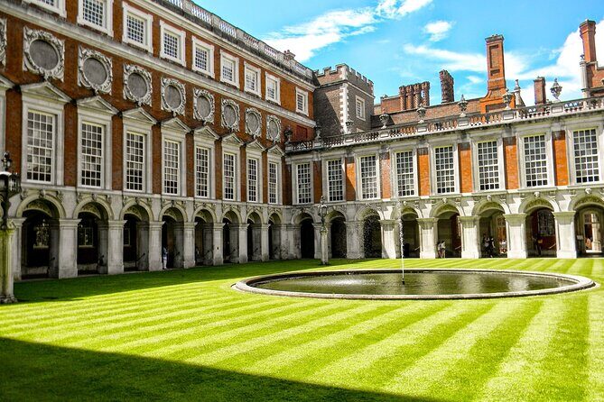 Hampton Court Guided Tour. Full day Access & High Tea - Summary