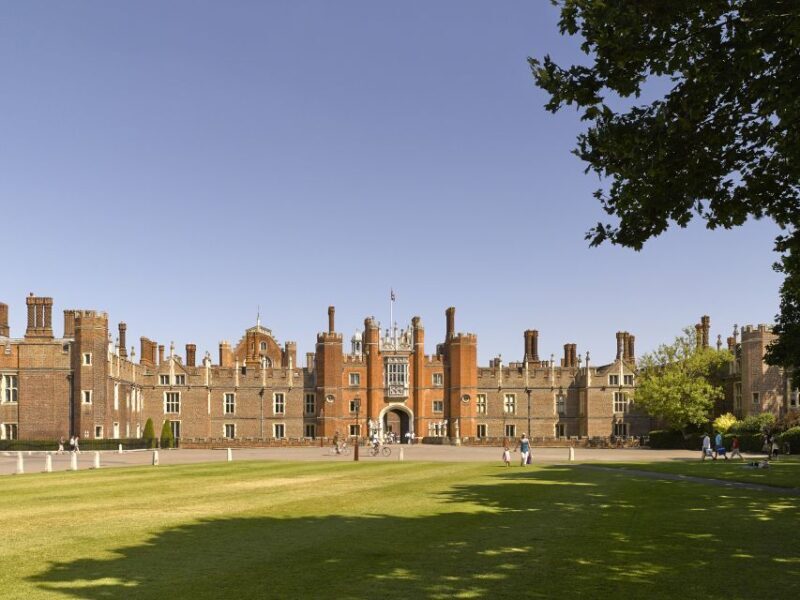 Hampton Court Palace and Windsor Castle Private Car Tour - FAQ