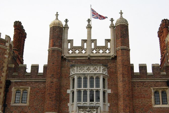 Hampton court palace private tour from London - Key Points