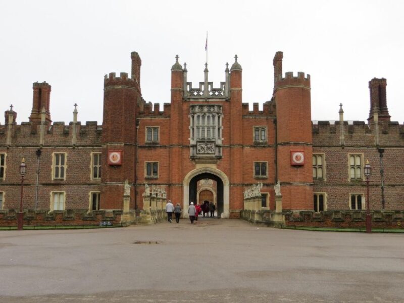 Hampton Court Palace Private tour With Fast Track Entry - Key Points