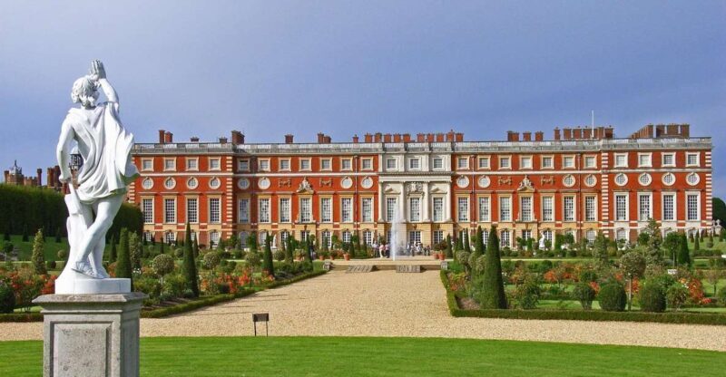 Hampton Court Palace Private tour With Fast Track Entry - An In-Depth Look at the Tour Experience