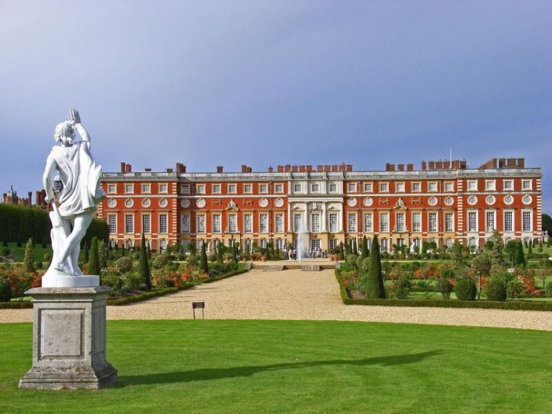 Hampton Court Palace Private Tour with Fast Track Pass - Key Points
