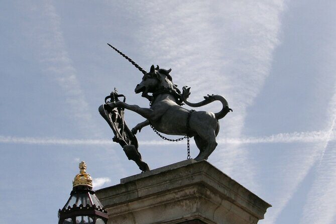 Hampton Court Walking Tour - A Closer Look at the Hampton Court Walking Tour