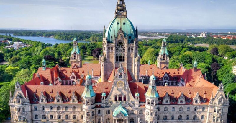 Hannover: New Town Hall exclusive Guided Walking Tour - Key Points